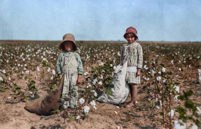 Colorized Photos of Children Working at the Beginning of the 20th Century