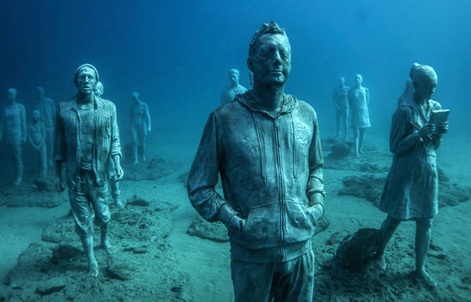 Underwater Museum Installation in Lanzarote Featuring Human Sculptures