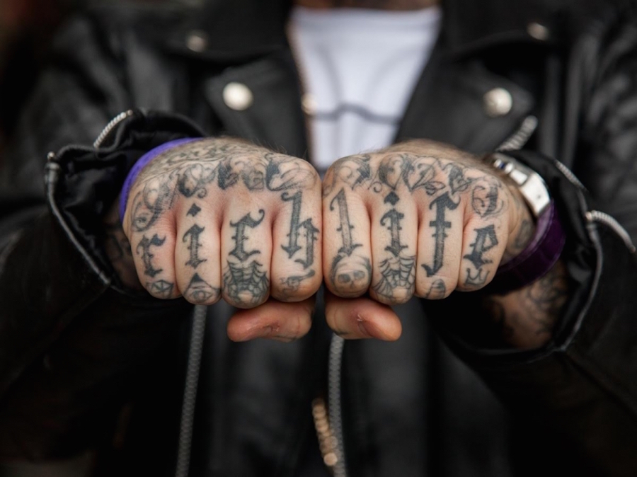 Knuckles Tattoos Series – Fubiz Media