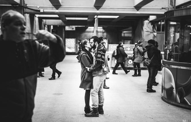 Black and White Photos of Couples’ Tender Instants in Public Places