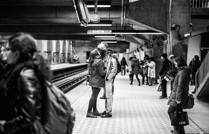 Black and White Photos of Couples’ Tender Instants in Public Places