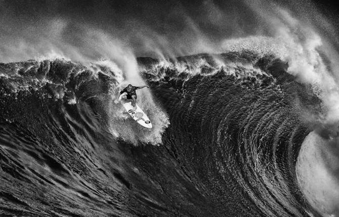 Captivating Black and White Pictures of Surfers in Hawaii