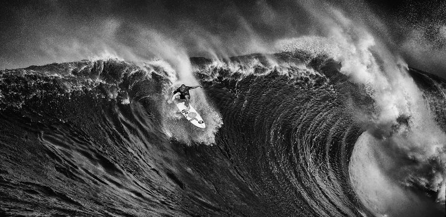 Captivating Black and White Pictures of Surfers1