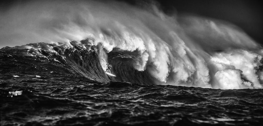 Captivating Black and White Pictures of Surfers16