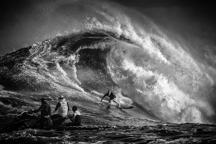 Captivating Black and White Pictures of Surfers18