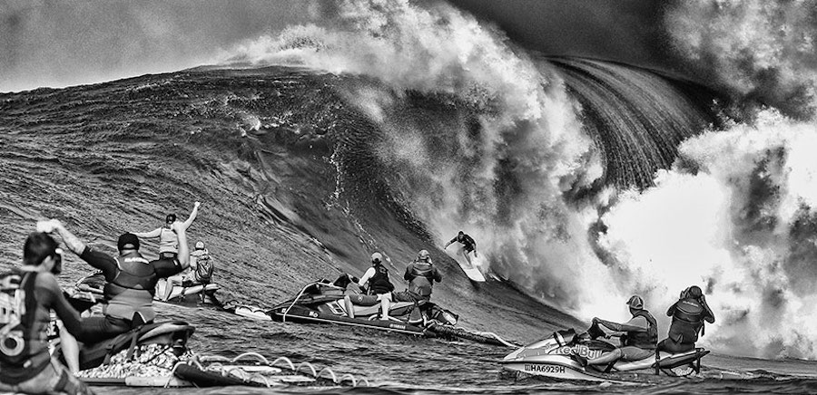 Captivating Black and White Pictures of Surfers21