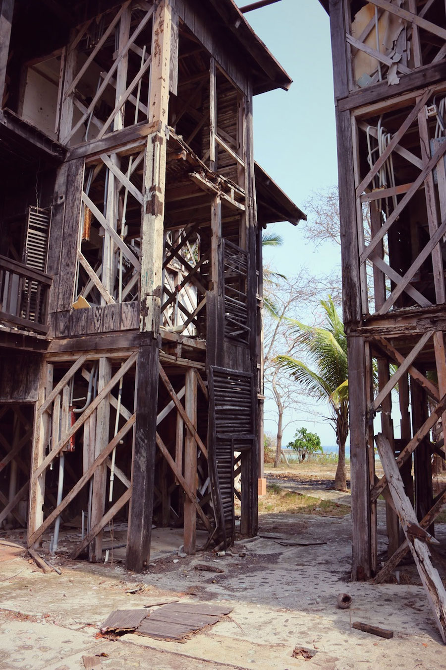 abandonedandforgottenhotelinpanama-10