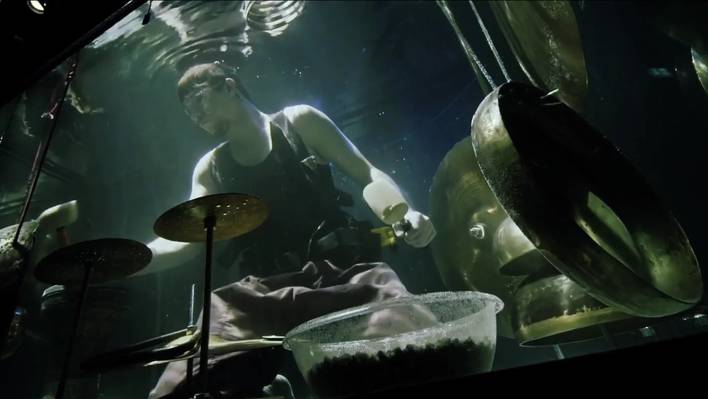 AquaSonic’s Underwater Concert in Giant Aquariums