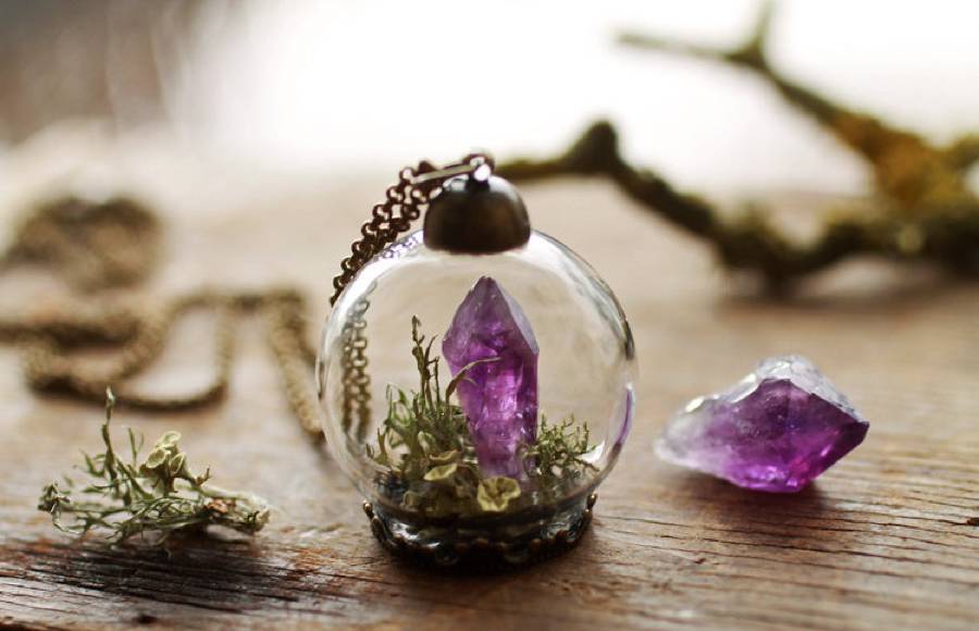 Nature Encapsulated in Romantic Terrariums Jewels