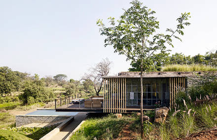 Wonderful House Perfectly Embedded in Mumbai’s Nature