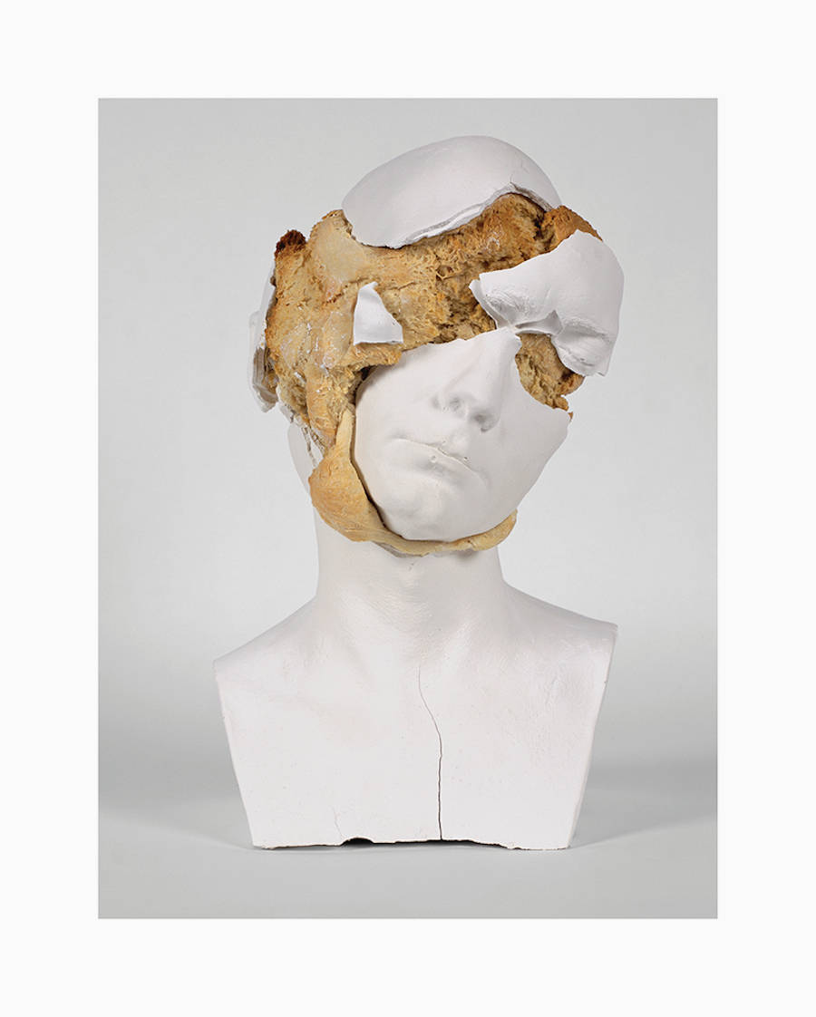 Bizarre Busts Sculptures Featuring Bread Inside – Fubiz Media