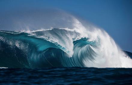 Impressive Photographs of Waves by Ben Thouard