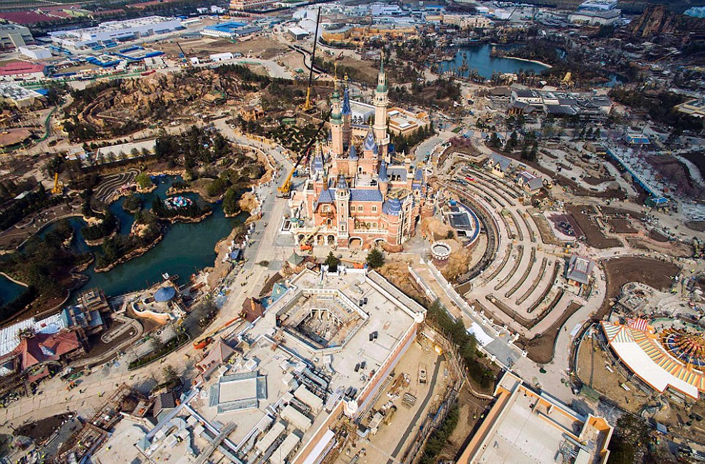 Aerial Pictures Of The Shanghai Disneyland Theme Park8