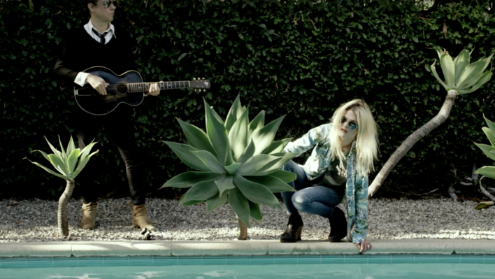 The Kills – Heart Of A Dog