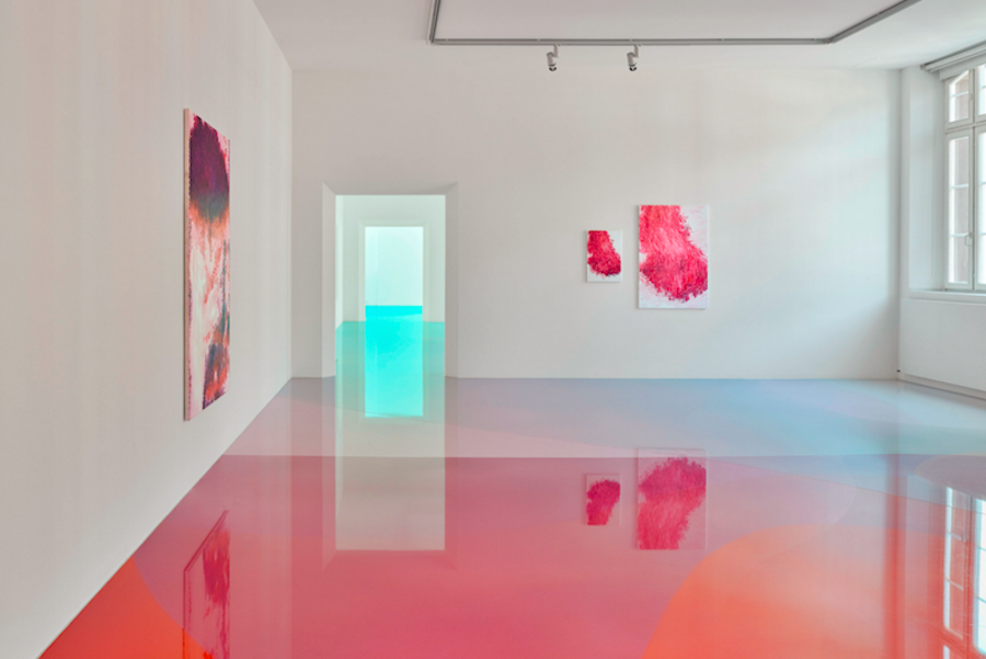 Flood-Like and Colorful Floor in an Exhibition1
