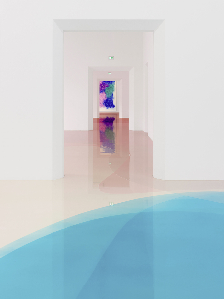 Flood-Like and Colorful Floor in an Exhibition4