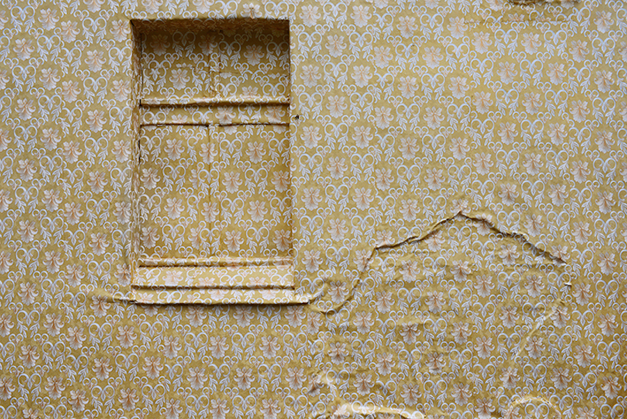 Old Building Totally Recovered with Gold Wallpaper10