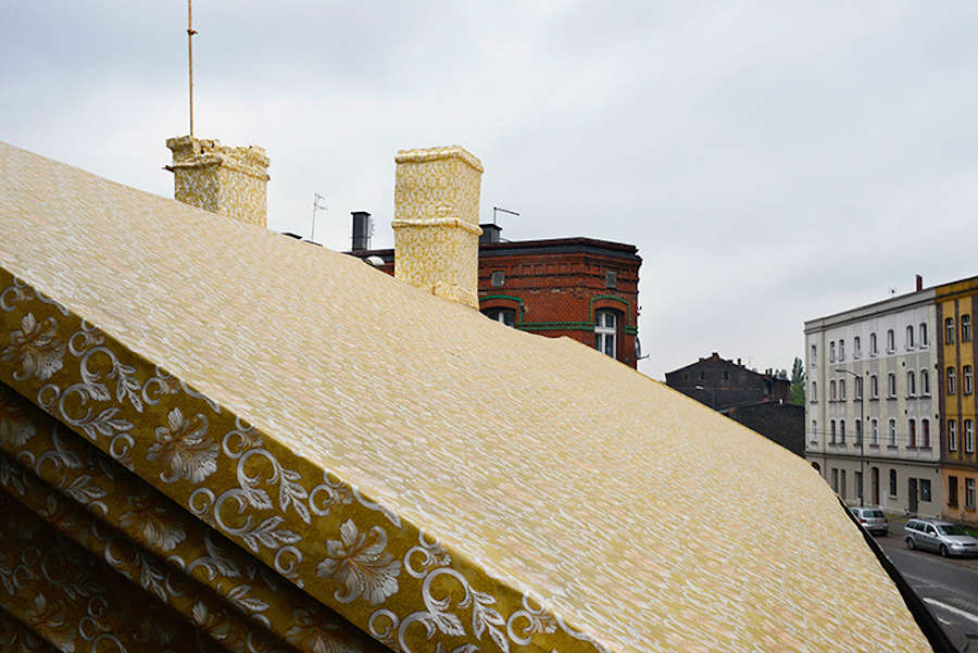 Old Building Totally Recovered with Gold Wallpaper6