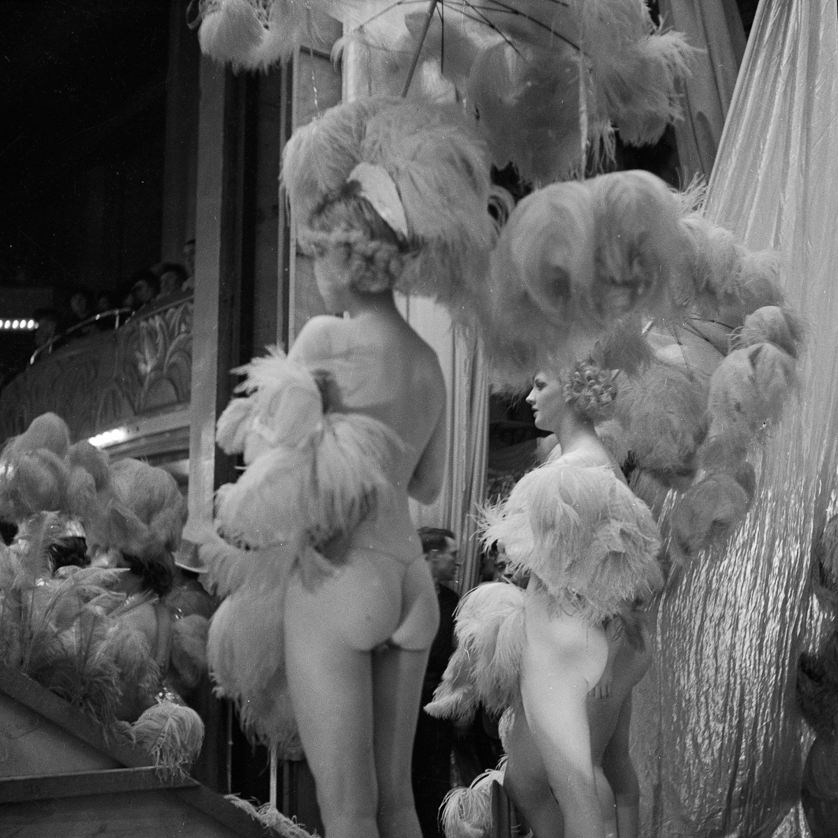 Variety show of the Folies-Bergere. Paris, about 1