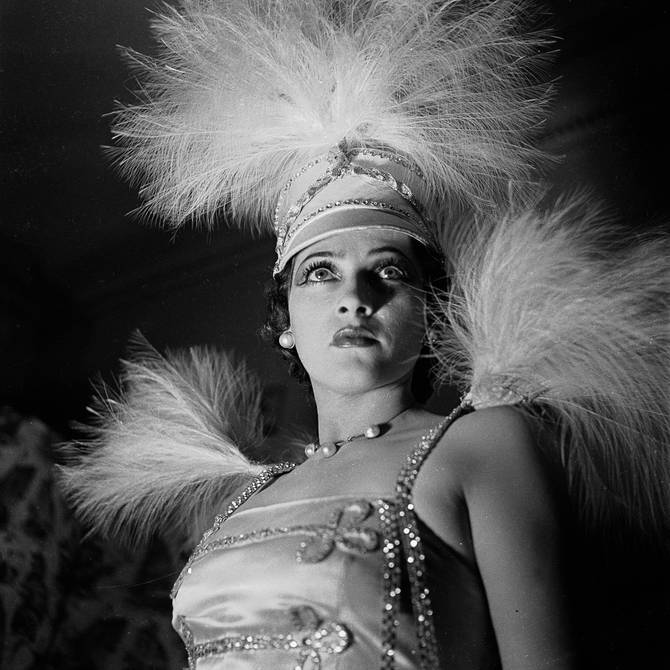 Folies Bergère in 1937 Photography Memories – Fubiz Media