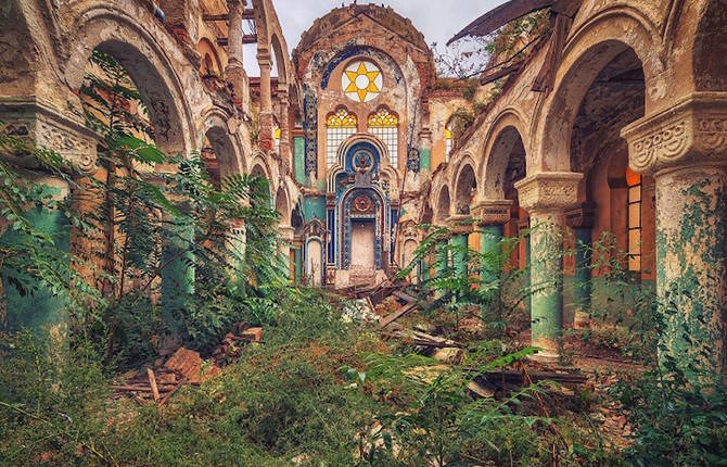 Perfect Shots of Abandoned Locations