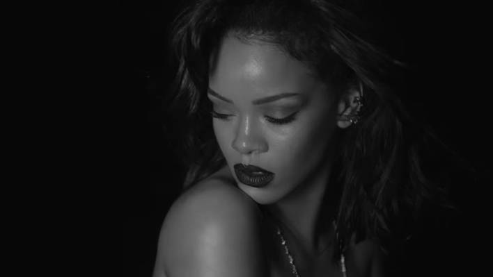 Rihanna – Kiss It Better