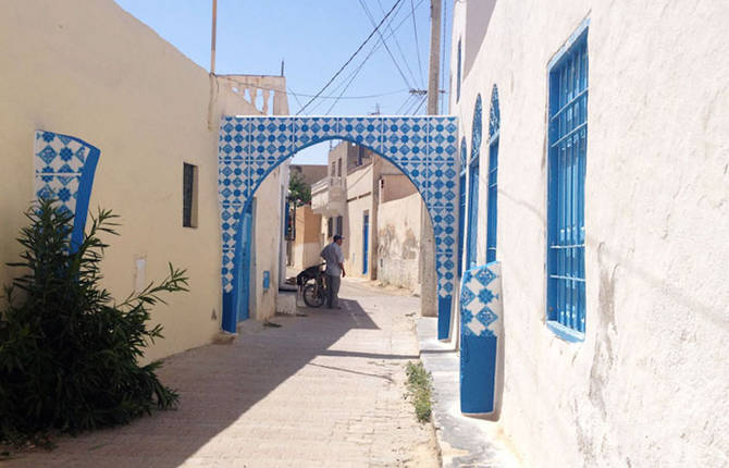Stencil Street Artworks that Look Like Tiling