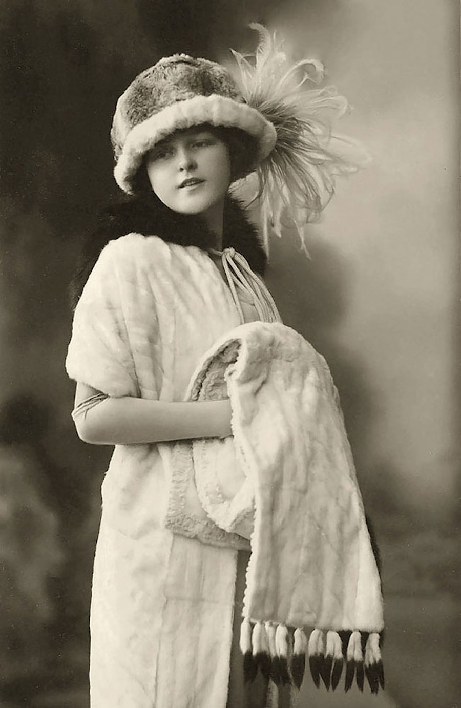 thebeautyofwomencaptured100yearsago-19