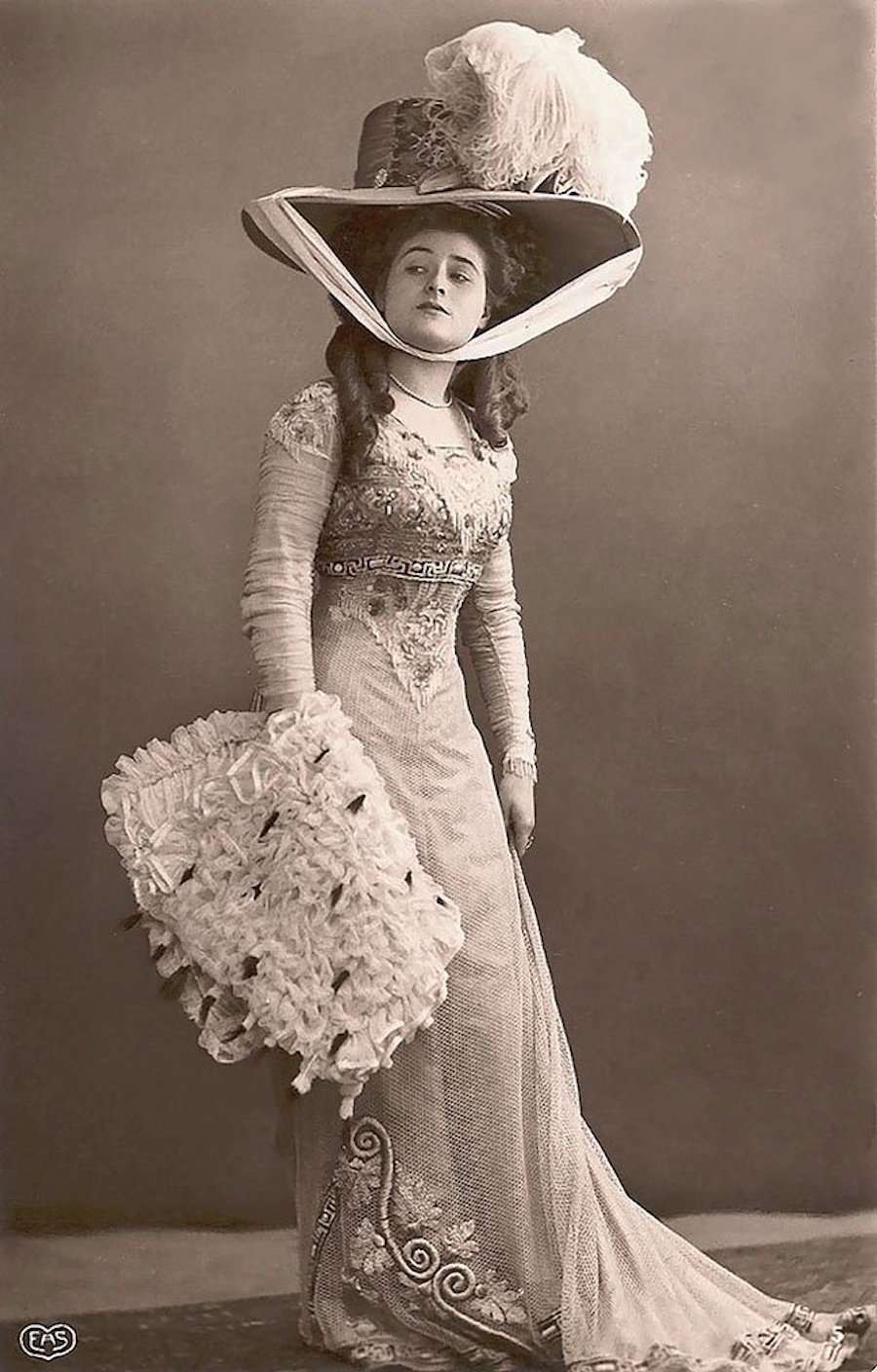 thebeautyofwomencaptured100yearsago-7