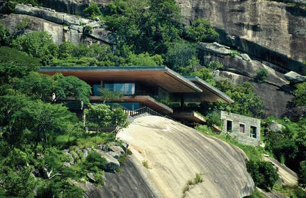 Fantastic Futuristic House Built on a Cliff