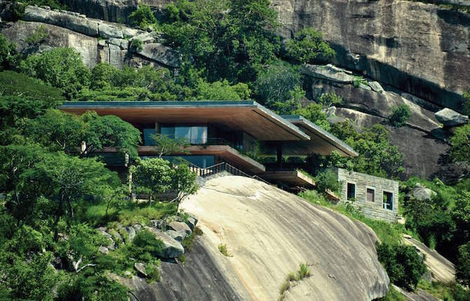 Fantastic Futuristic House Built on a Cliff