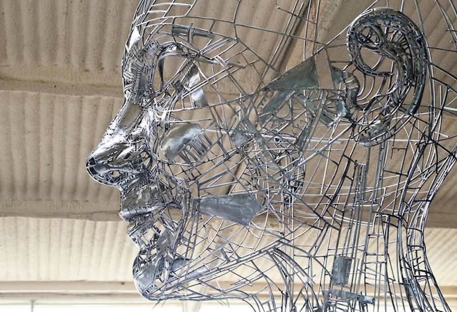 Impressive Steel Sculpture of a Woman2