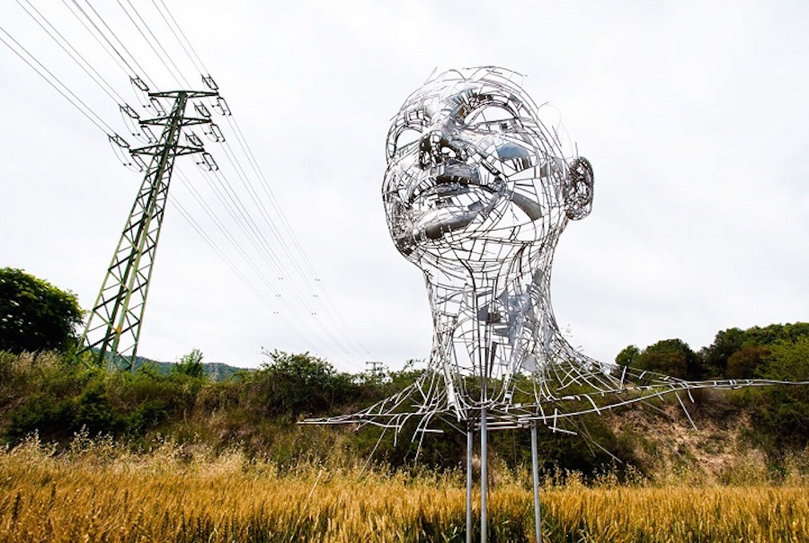 Impressive Steel Sculpture of a Woman5