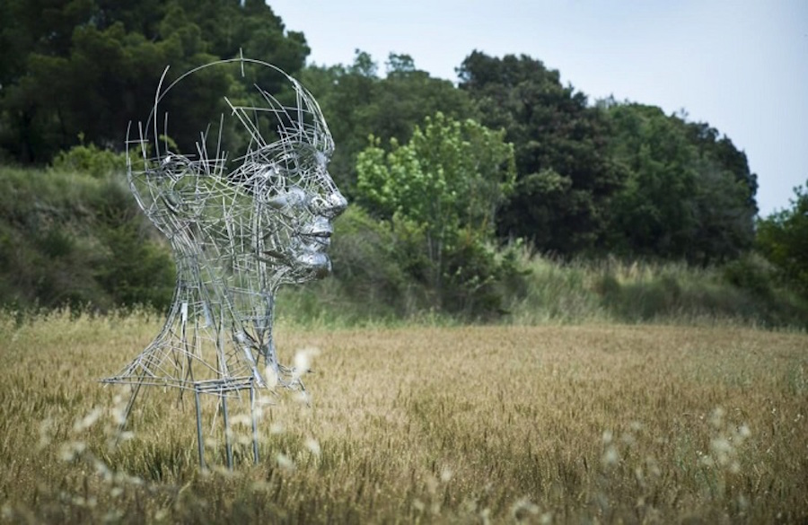 Impressive Steel Sculpture of a Woman6