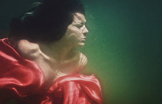 Poetic & Ephemeral Underwater Shots