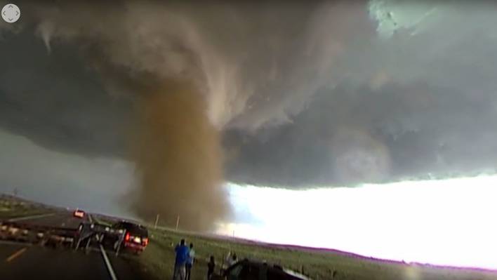 Impressive 360 Video of Close-Range Tornado