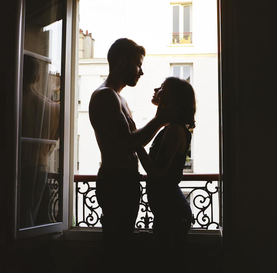 touchingandintimatephotographsofcouples-17