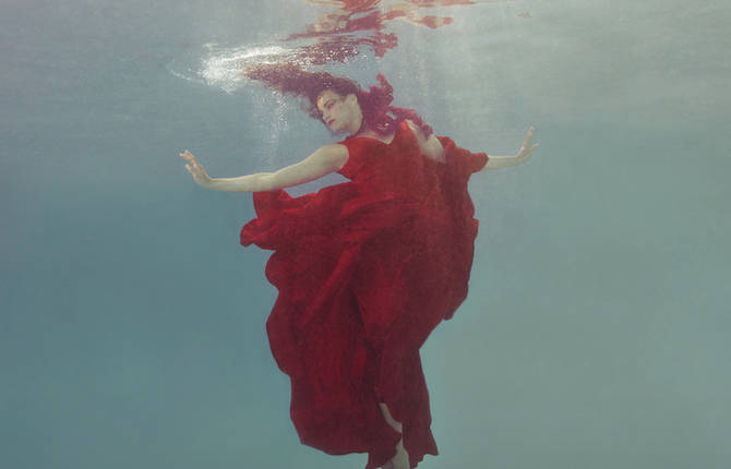 Delicate Underwater Portraits by Mallory Morrison