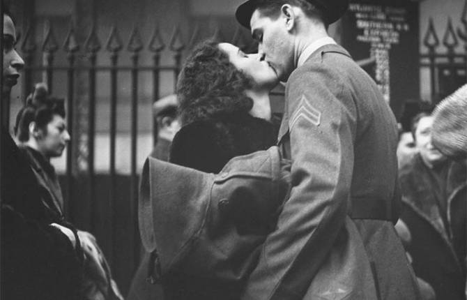 Love Romance at War Time