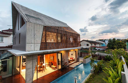 Architectural House Equipped with Teak Screens in Singapore