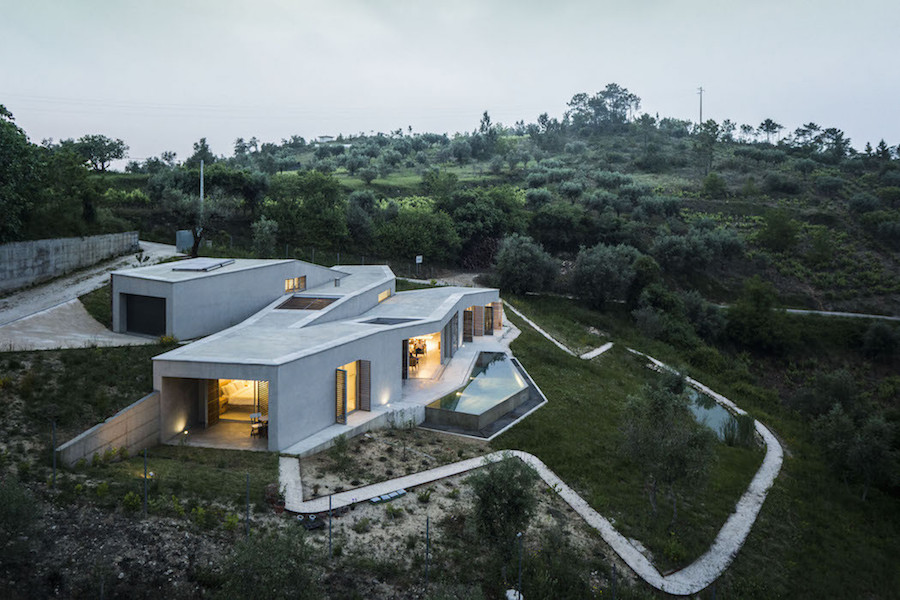 Architectural Zig Zag Holiday House in Portugal12 Media