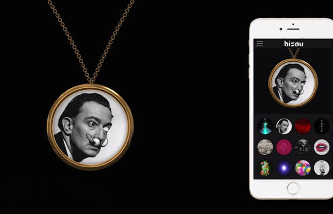 Revolutionary Customizable Digital Necklace