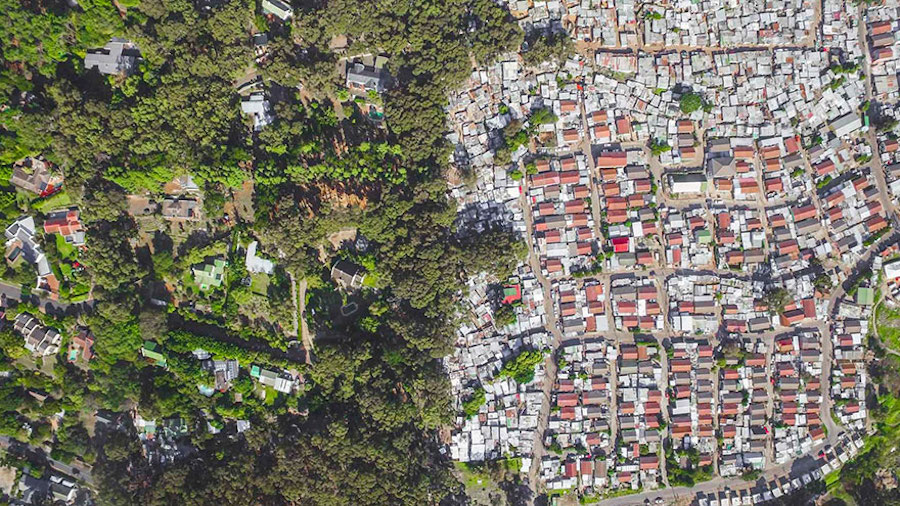 Striking Aerial Pictures of Limits Between Rich and Poor10