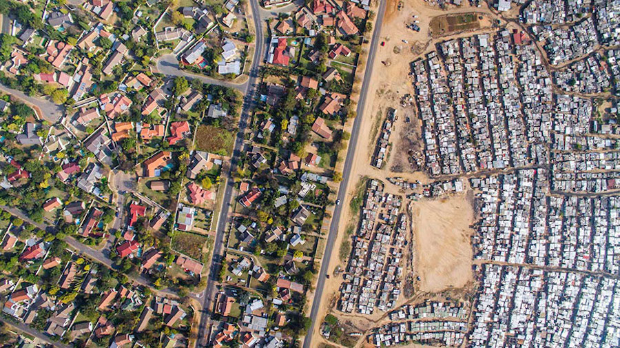 Striking Aerial Pictures of Limits Between Rich and Poor2
