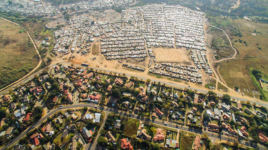 Striking Aerial Pictures of Limits Between Rich and Poor4