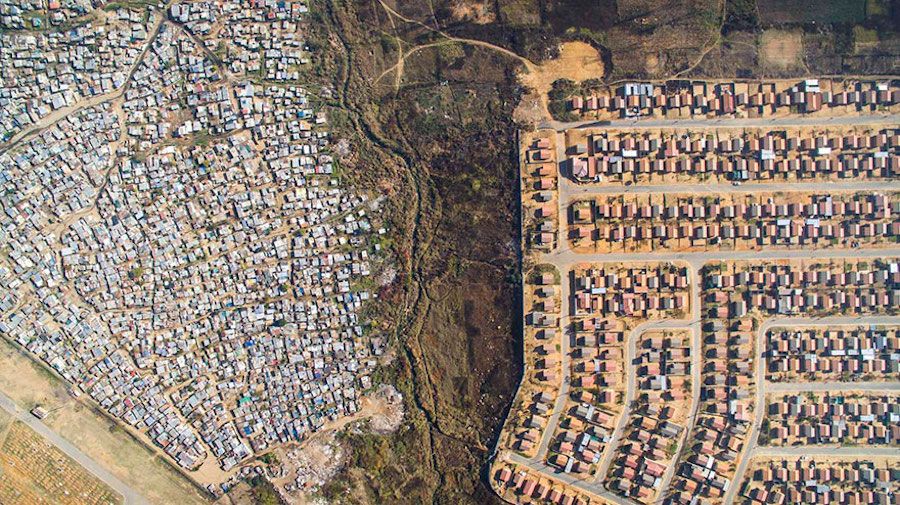 Striking Aerial Pictures of Limits Between Rich and Poor6