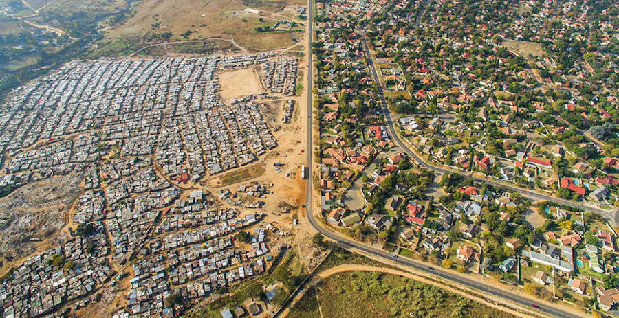 Striking Aerial Pictures of Limits Between Rich and Poor7