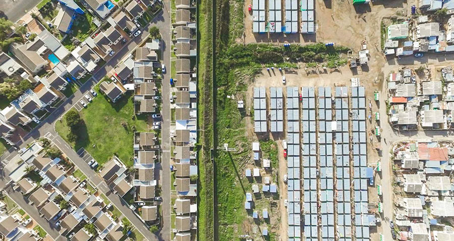 Striking Aerial Pictures of Limits Between Rich and Poor8