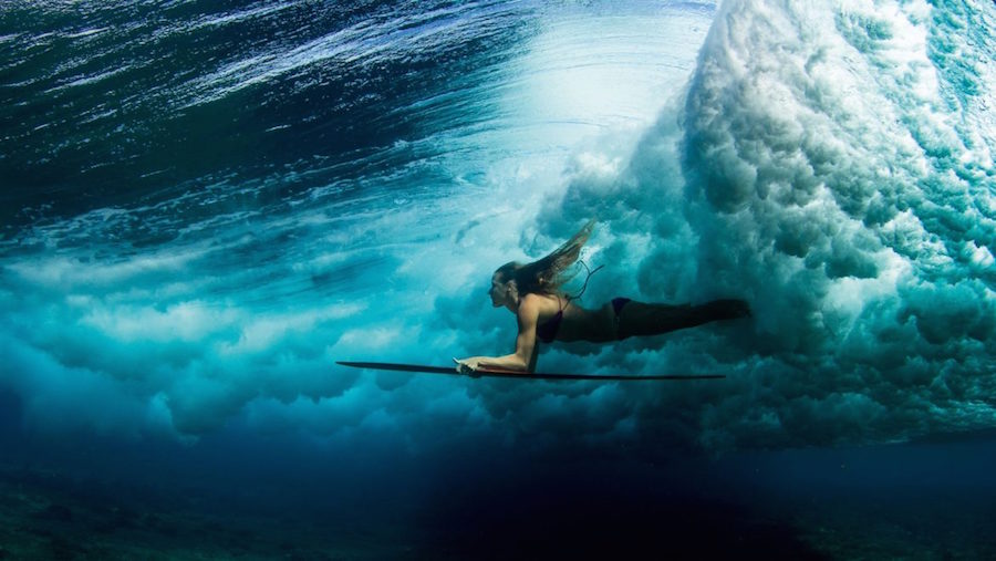 Unusual & Poetic Pictures of Surfers11