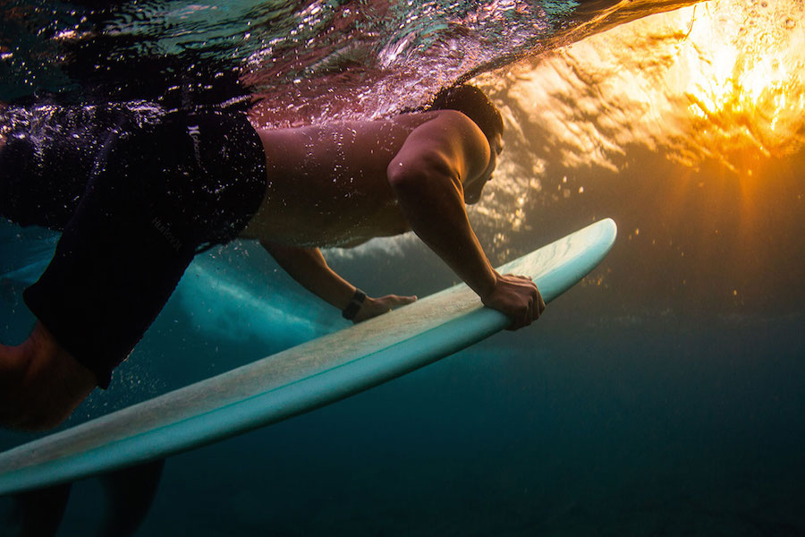 Unusual & Poetic Pictures of Surfers8